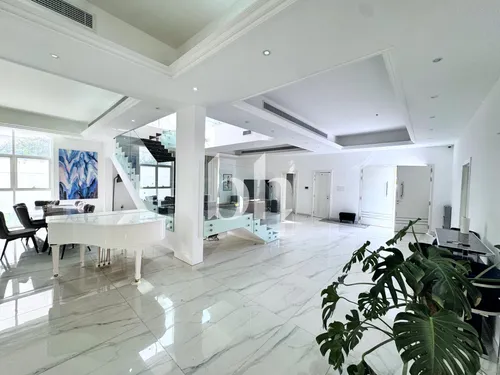 Modern | Home Gym | Jacuzzi | Ample Parking