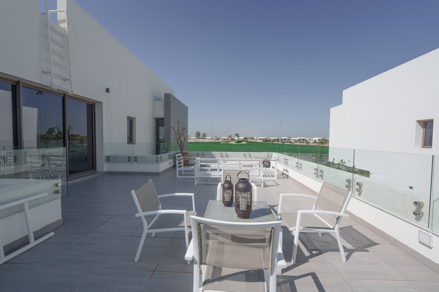 4 Bedrooms Villa in Redwoods