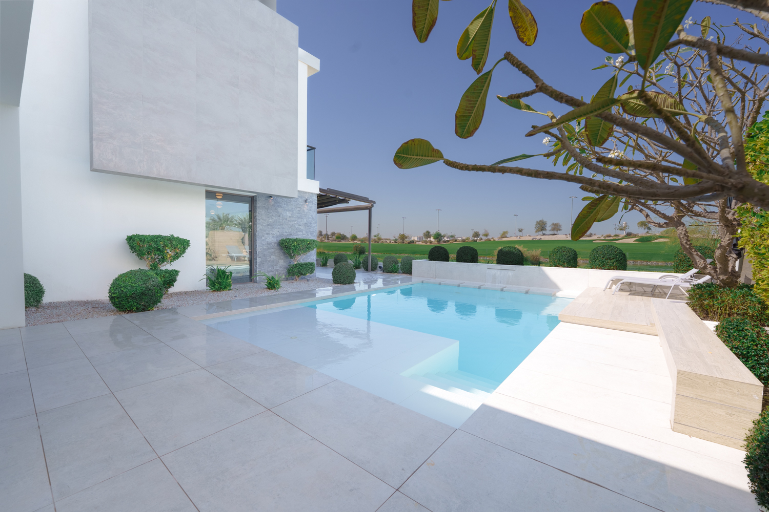 4 Bedrooms Villa in Redwoods