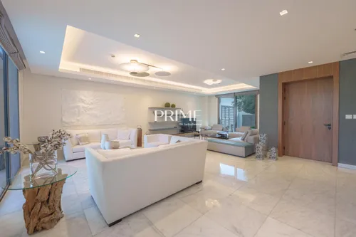 4 Bedrooms Villa in Redwoods