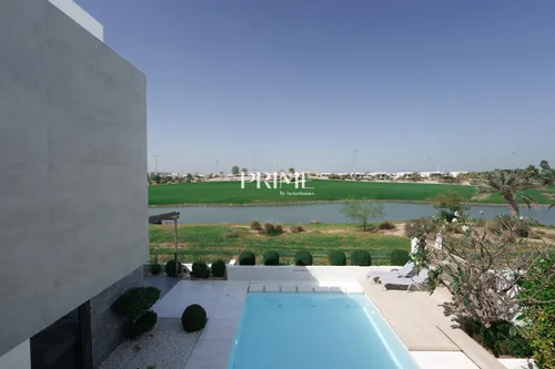 4 Bedrooms Villa in Redwoods