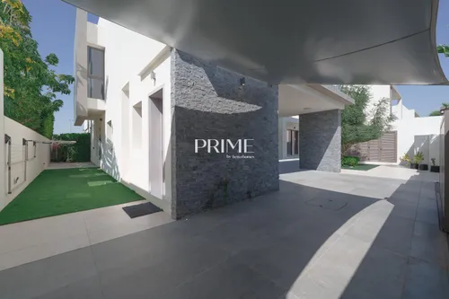 4 Bedrooms Villa in Redwoods