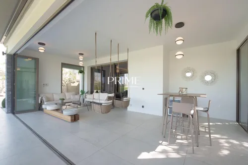 4 Bedrooms Villa in Redwoods