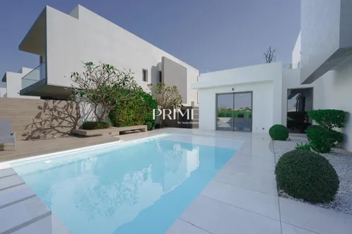 4 Bedrooms Villa in Redwoods