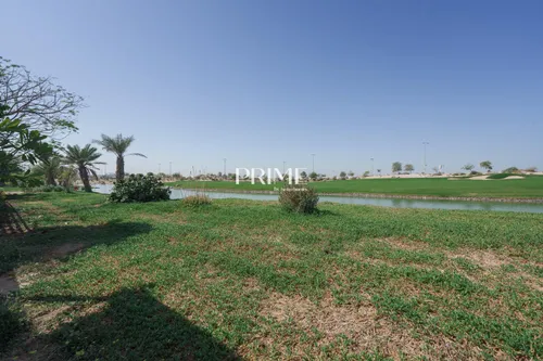 4 Bedrooms Villa in Redwoods