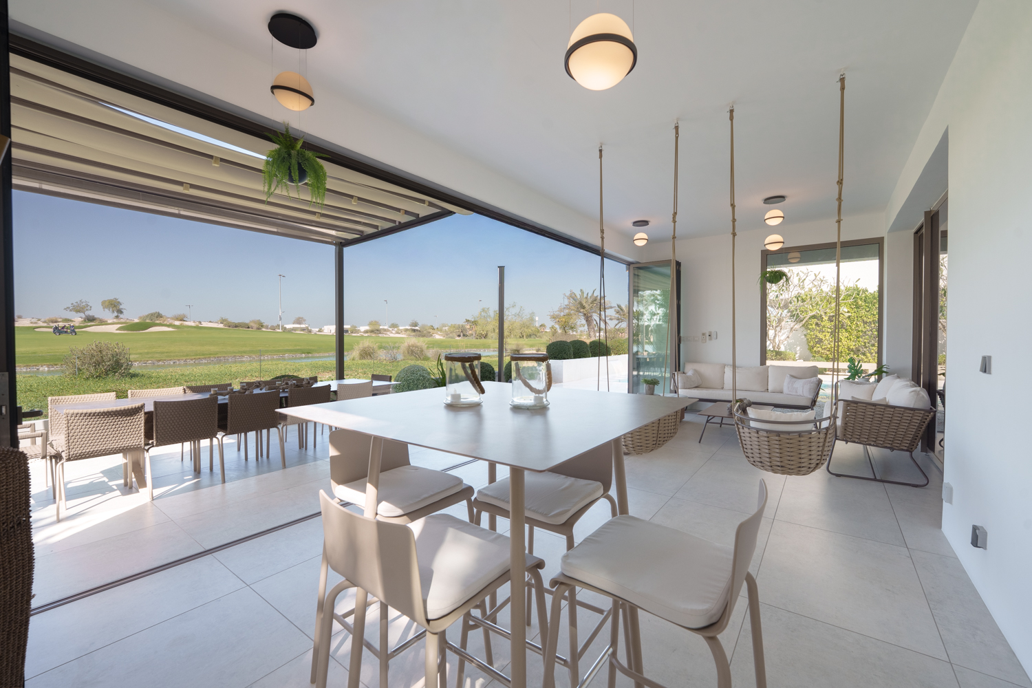 4 Bedrooms Villa in Redwoods