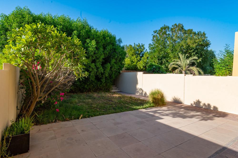 3 Bedrooms Villa in Alma 1