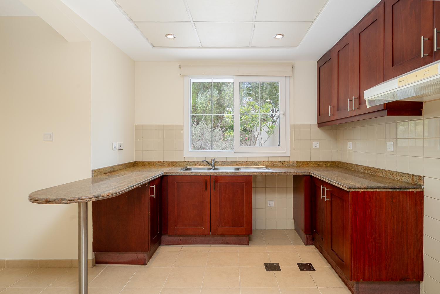 3 Bedrooms Villa in Alma 1