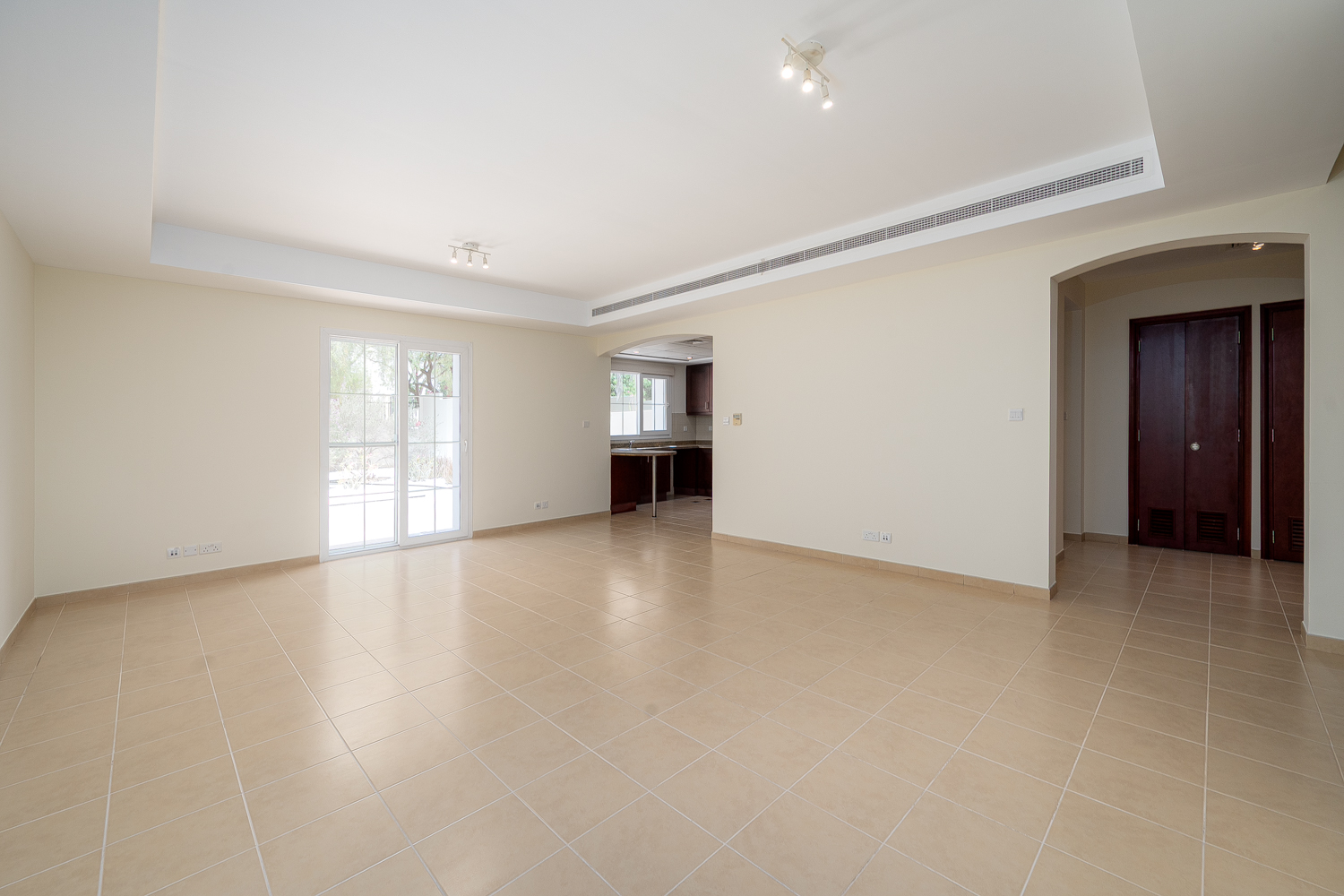 3 Bedrooms Villa in Alma 1