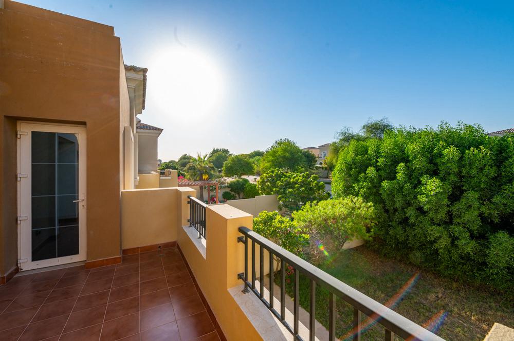 3 Bedrooms Villa in Alma 1