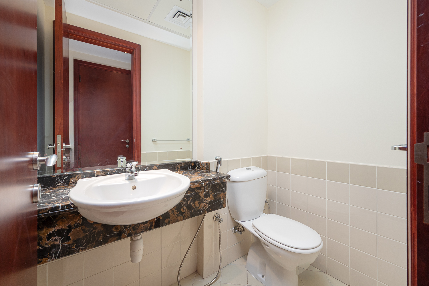 3 Bedrooms Villa in Alma 1