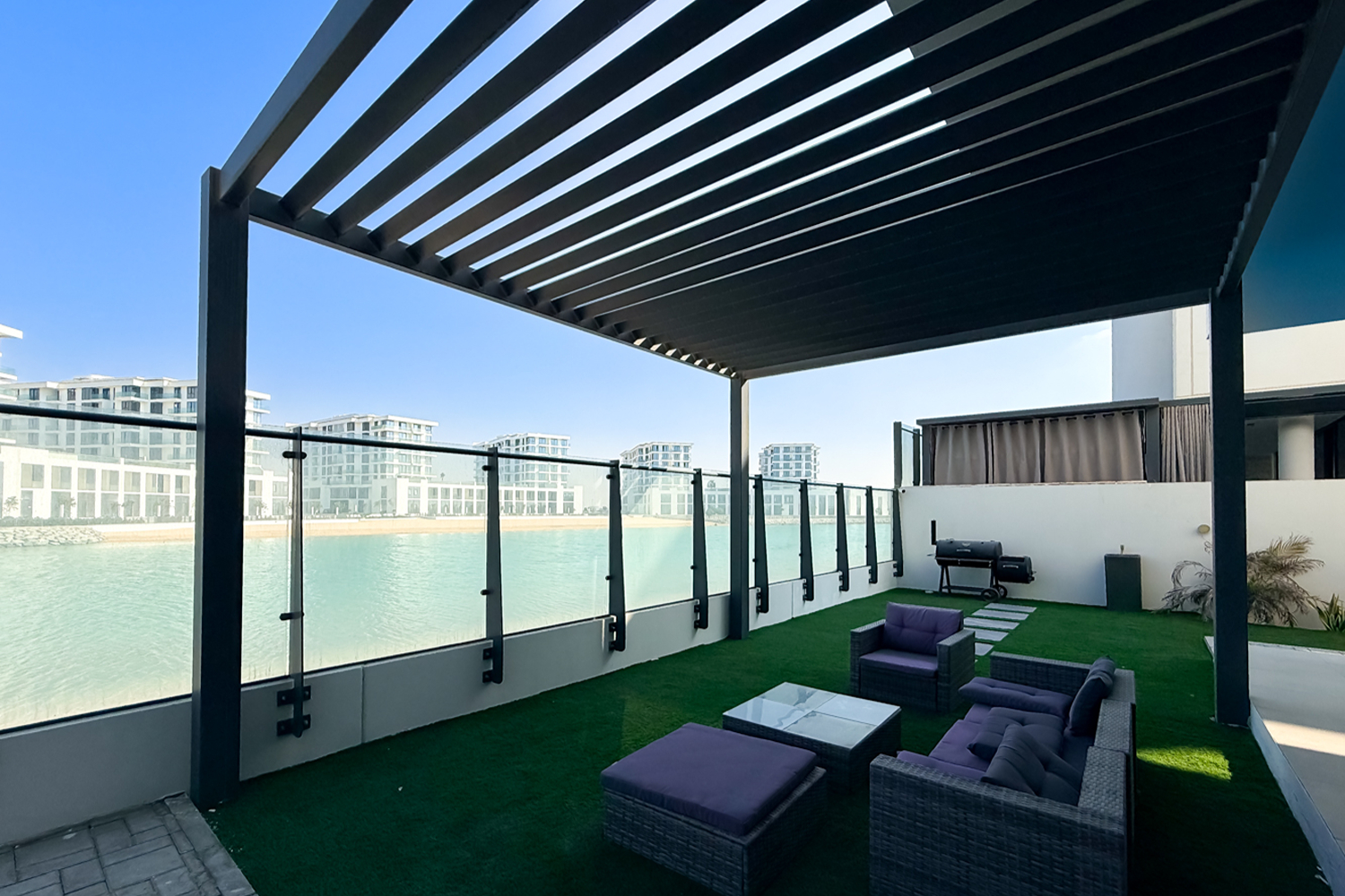 5 Bedrooms Villa in Sun Island