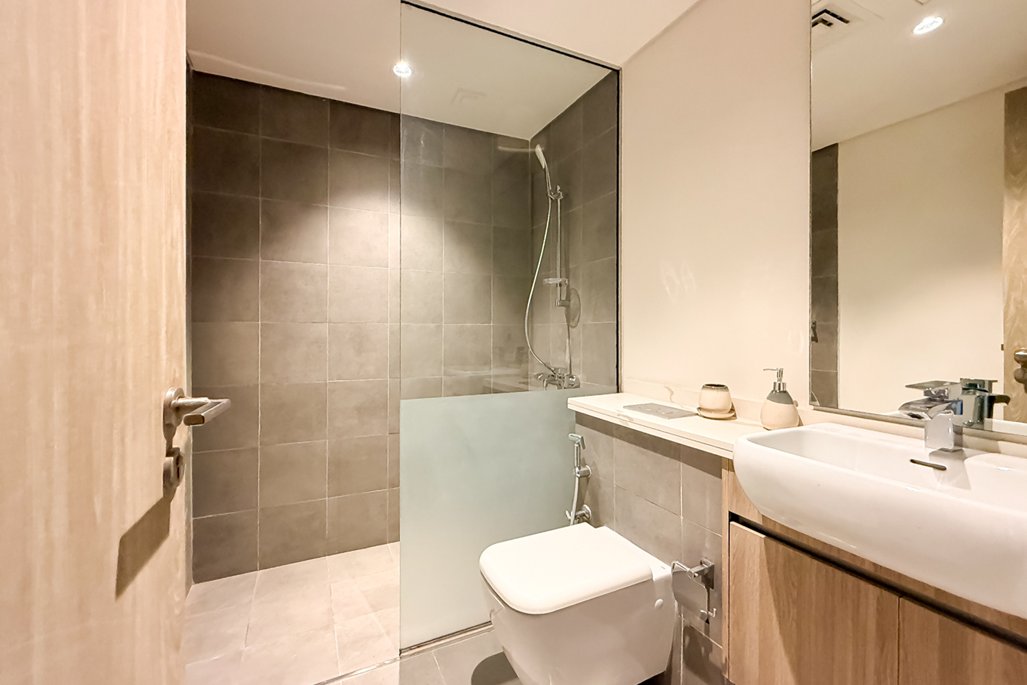 5 Bedrooms Villa in Sun Island