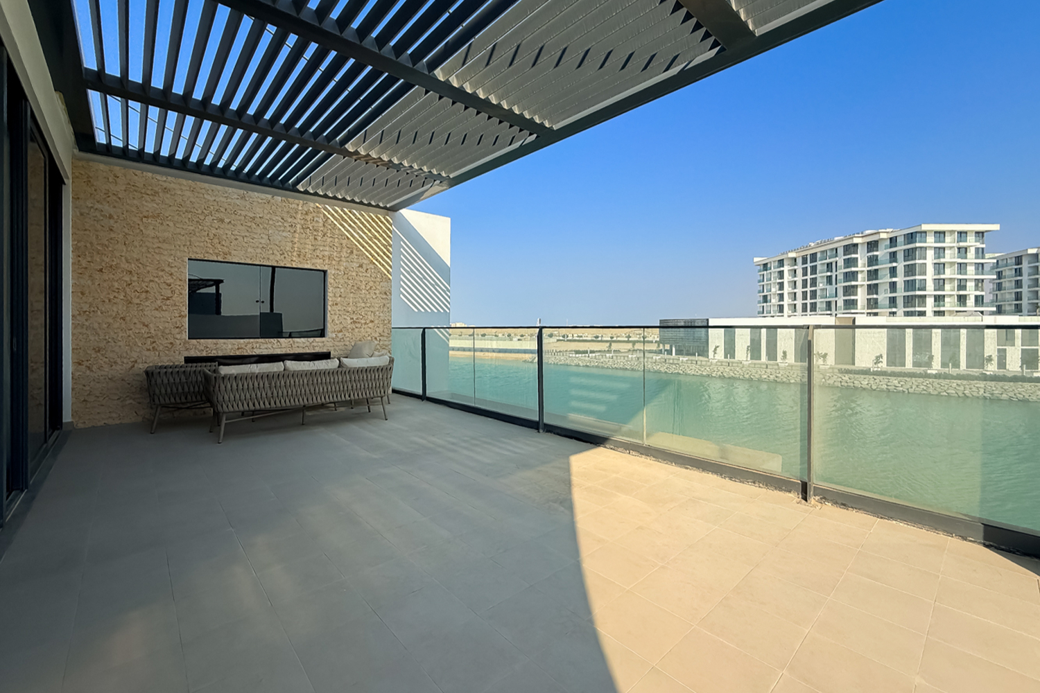 5 Bedrooms Villa in Sun Island