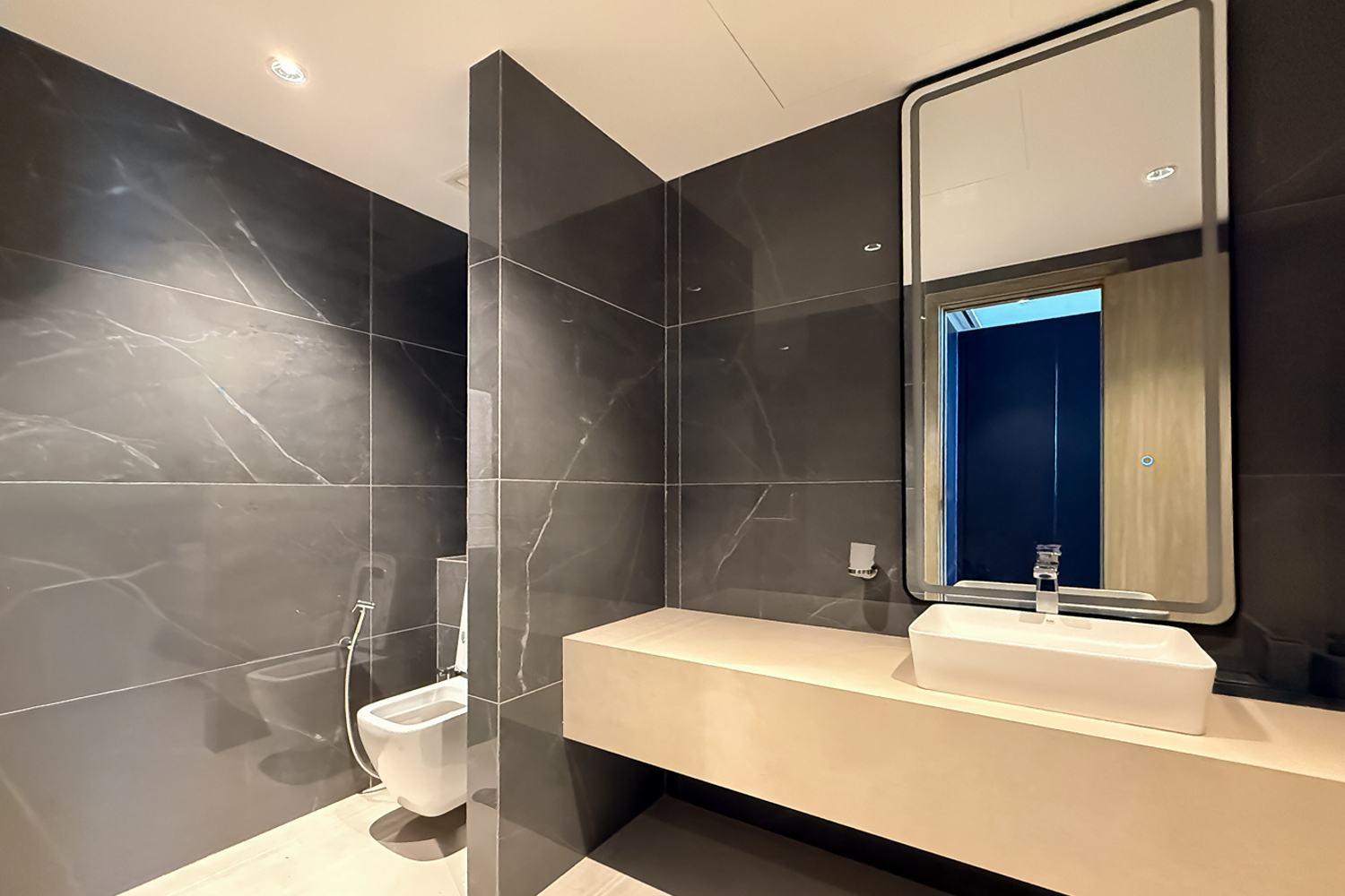 5 Bedrooms Villa in Sun Island