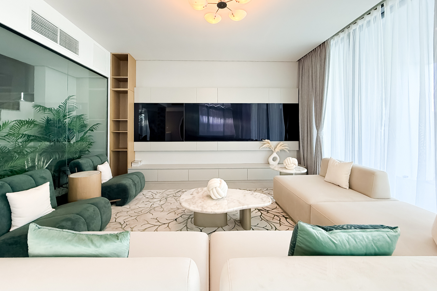 5 Bedrooms Villa in Sun Island