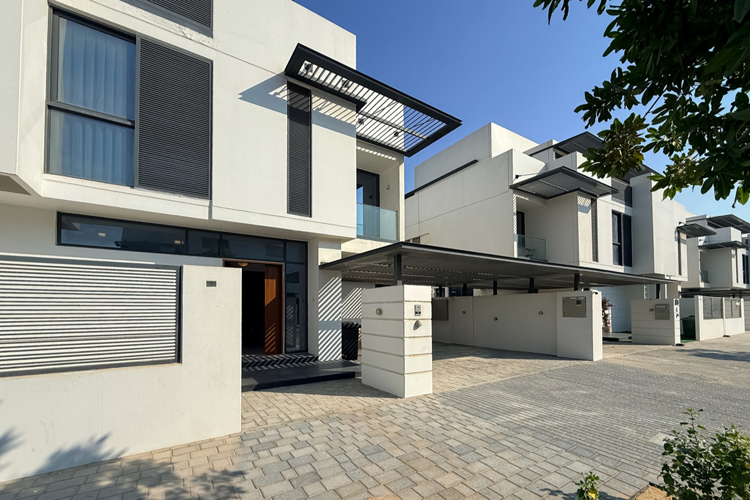 5 Bedrooms Villa in Sun Island