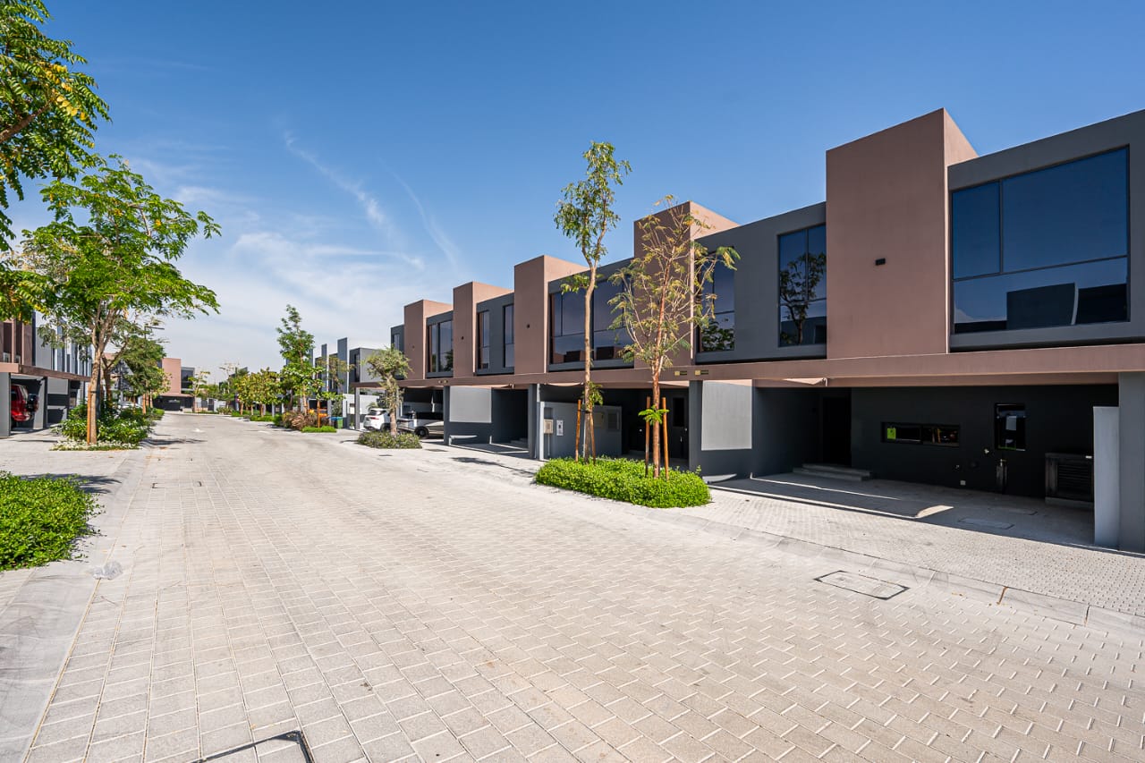 4 Bedrooms Townhouse in Azalea