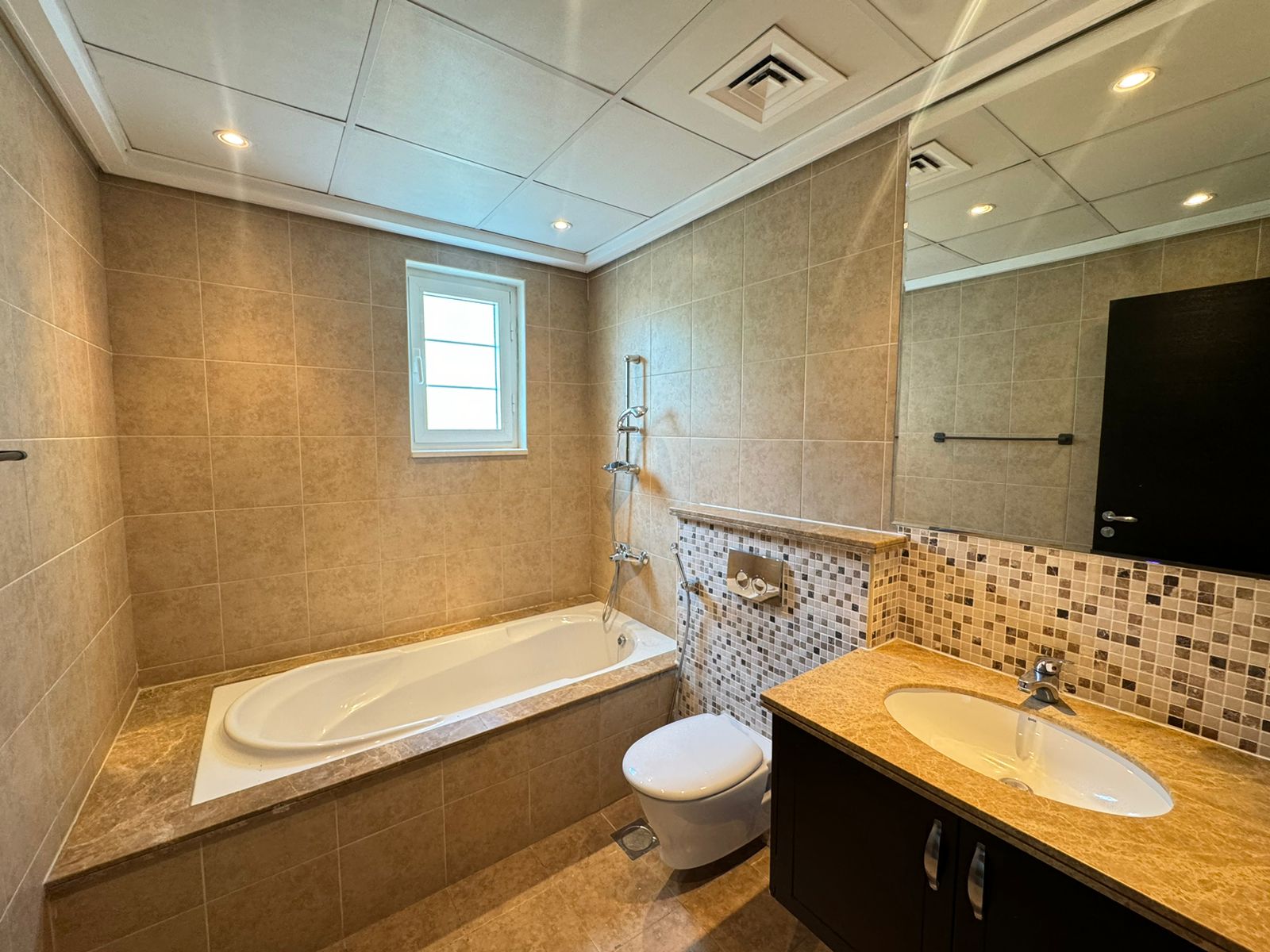 3 Bedrooms Villa in Legacy Large