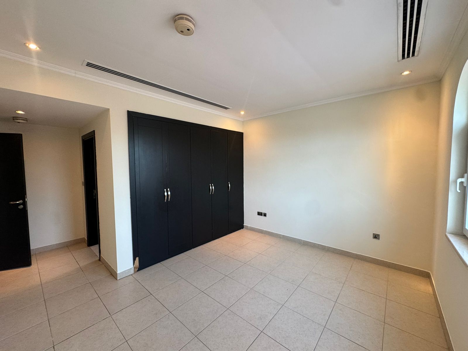 3 Bedrooms Villa in Legacy Large