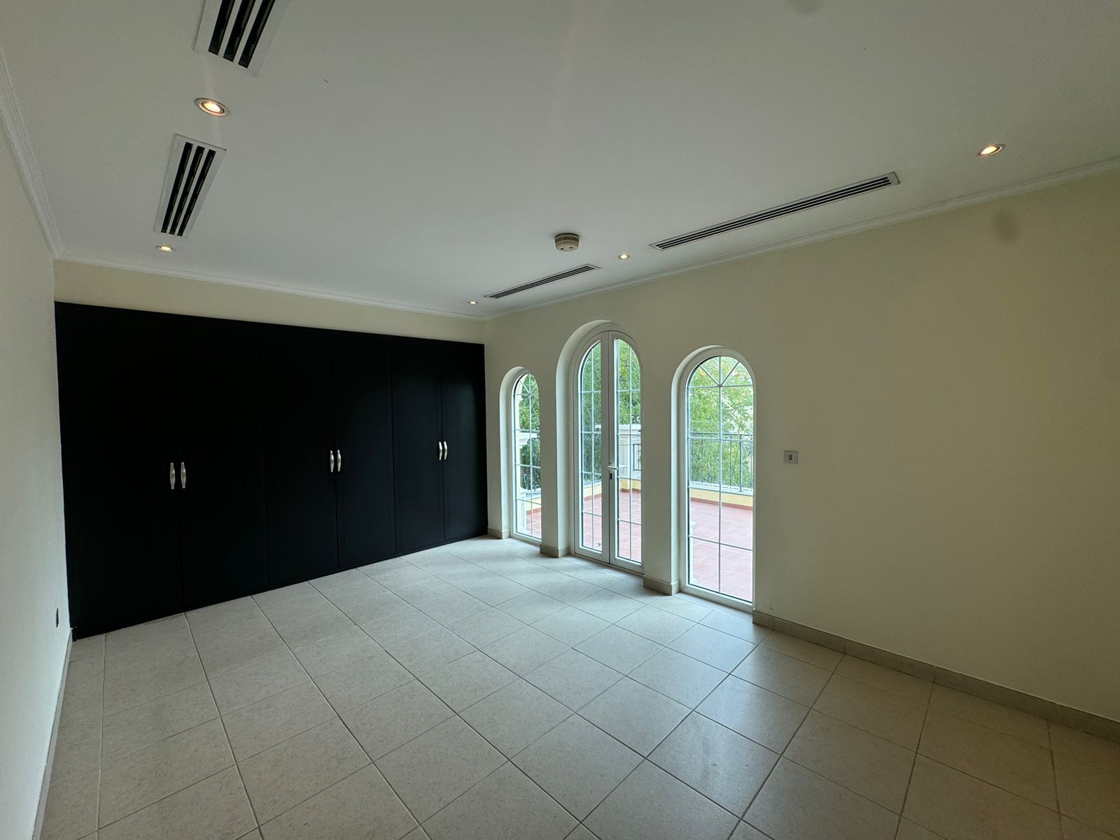 3 Bedrooms Villa in Legacy Large