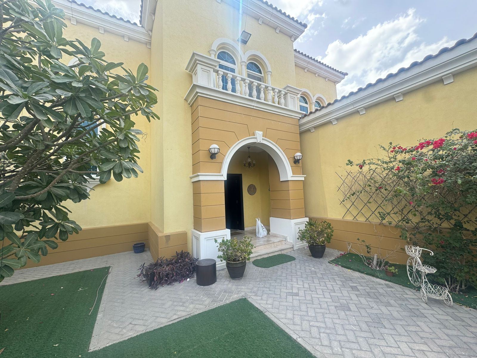 3 Bedrooms Villa in Legacy Large