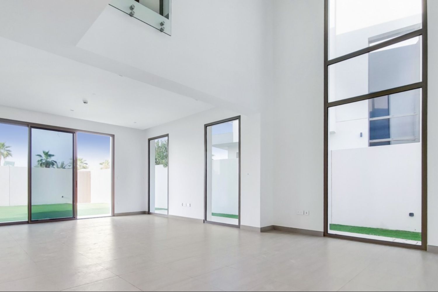 4 Bedrooms Villa in Redwoods