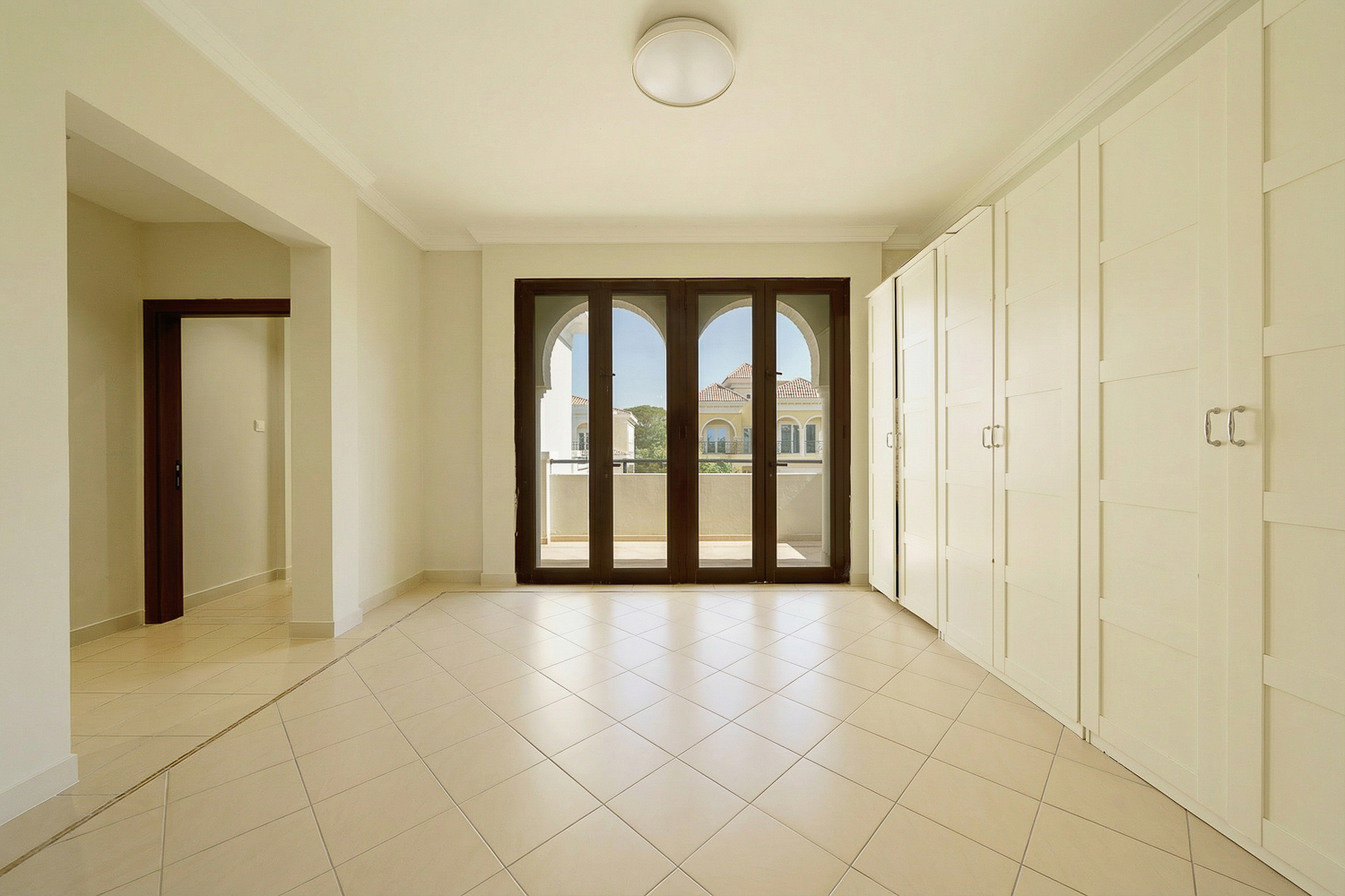 5 Bedrooms Villa in Courtyard CP6