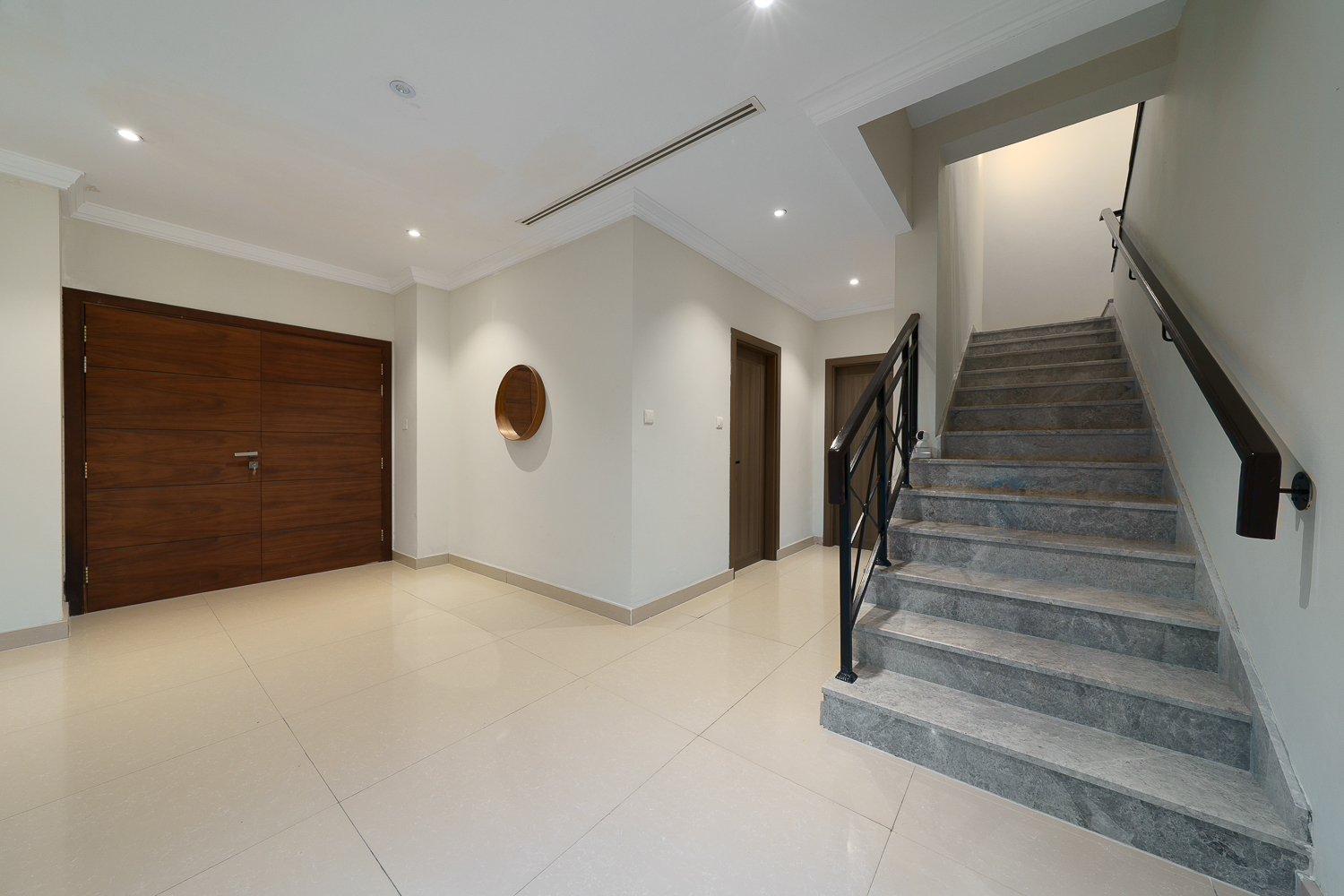 5 Bedrooms Villa in Courtyard CP6