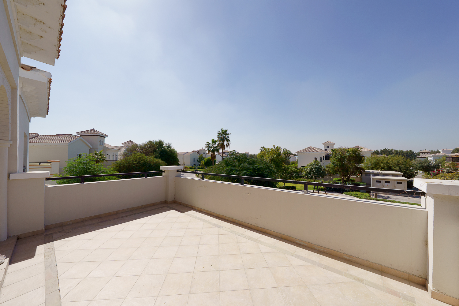 5 Bedrooms Villa in Courtyard CP6