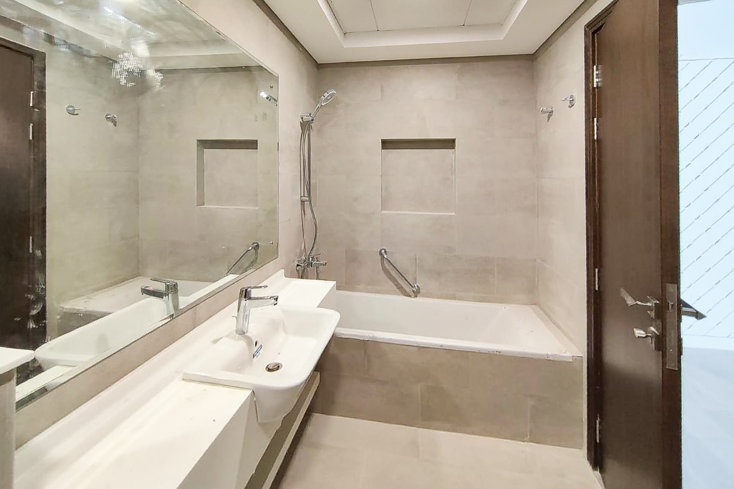 3 Bedrooms Apartment in Art Courtyard