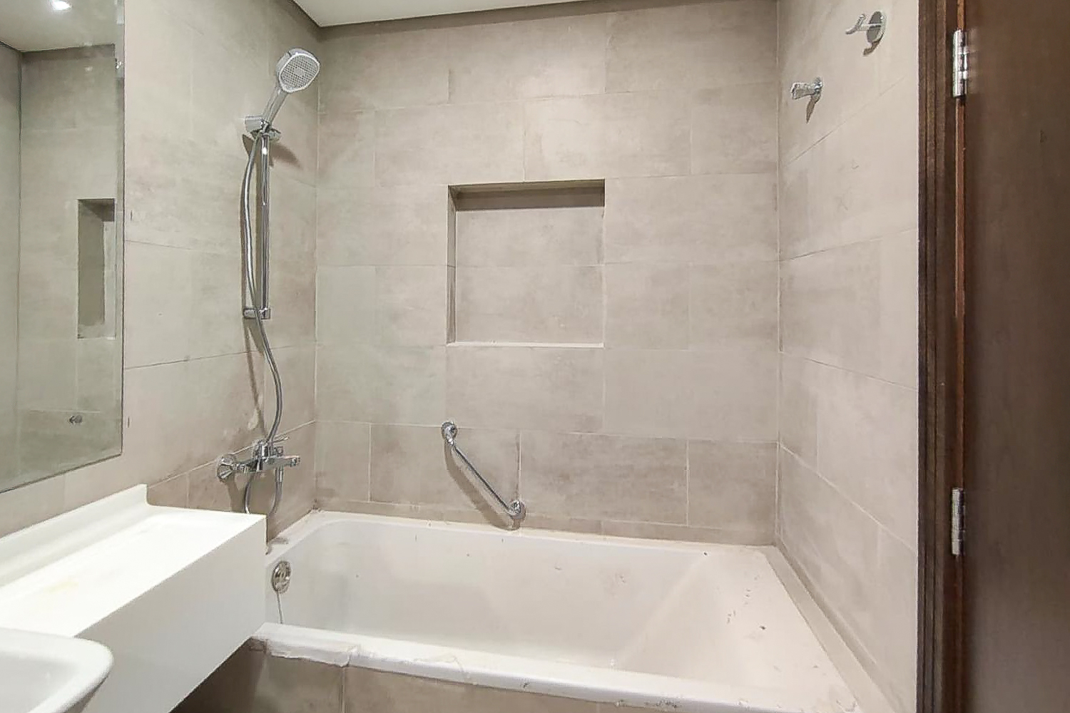 3 Bedrooms Apartment in Art Courtyard