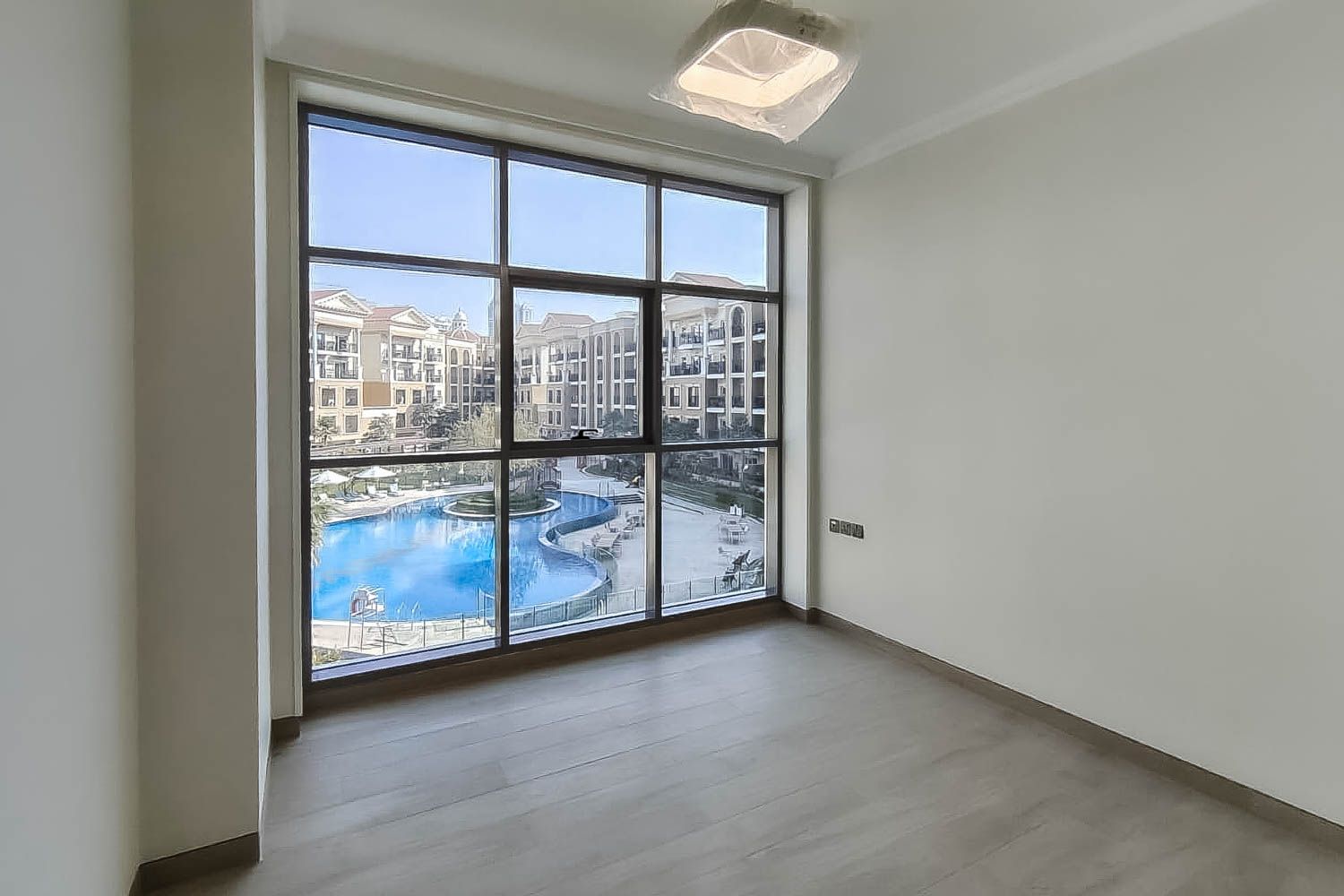 2 Bedrooms Apartment in Art Courtyard