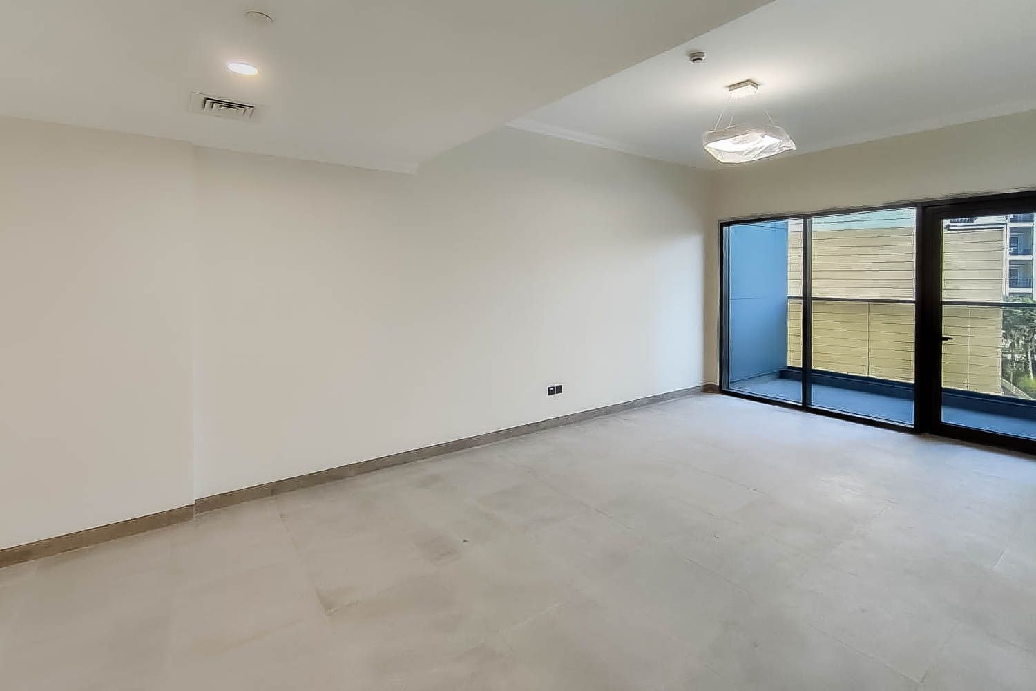 2 Bedrooms Apartment in Art Courtyard