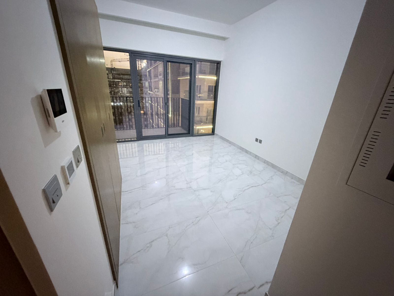  Apartment in Azizi Mirage