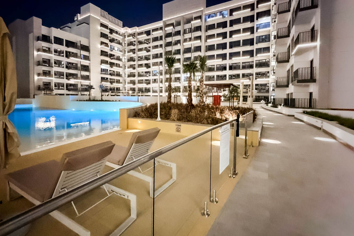  Apartment in Azizi Mirage