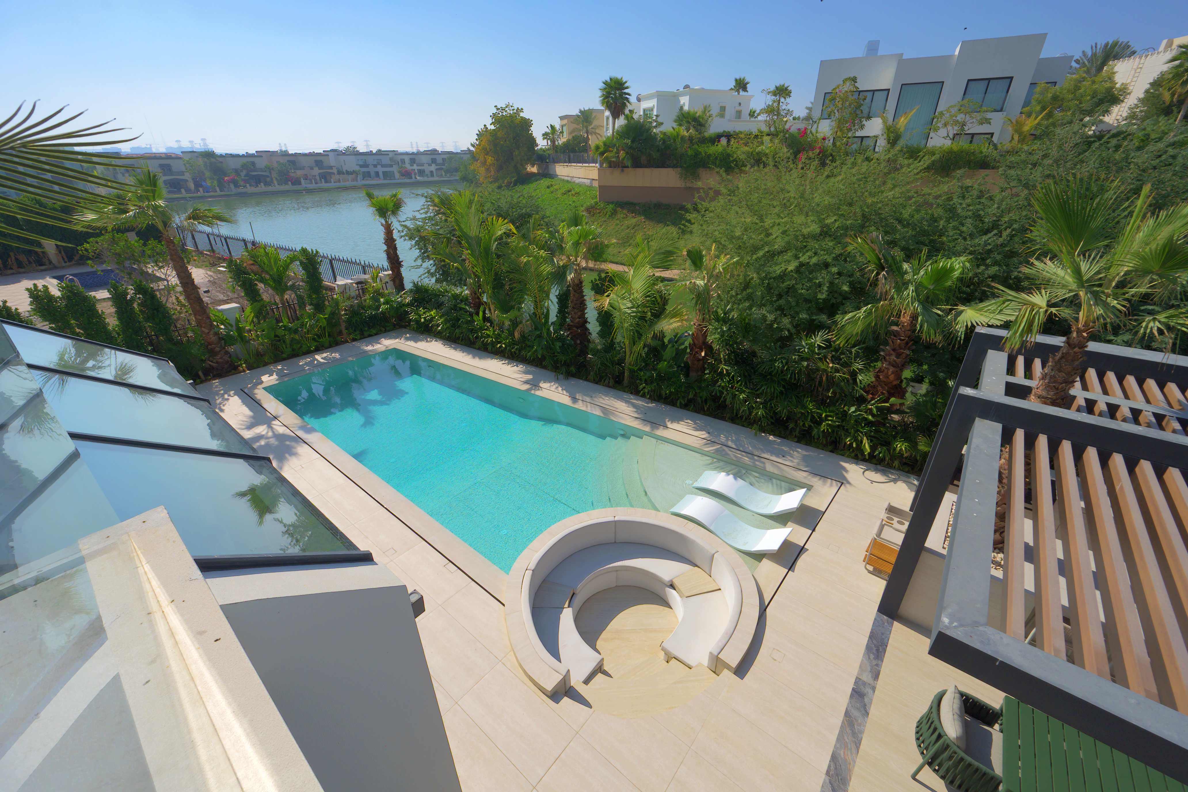 5 Bedrooms Villa in Jumeirah Islands