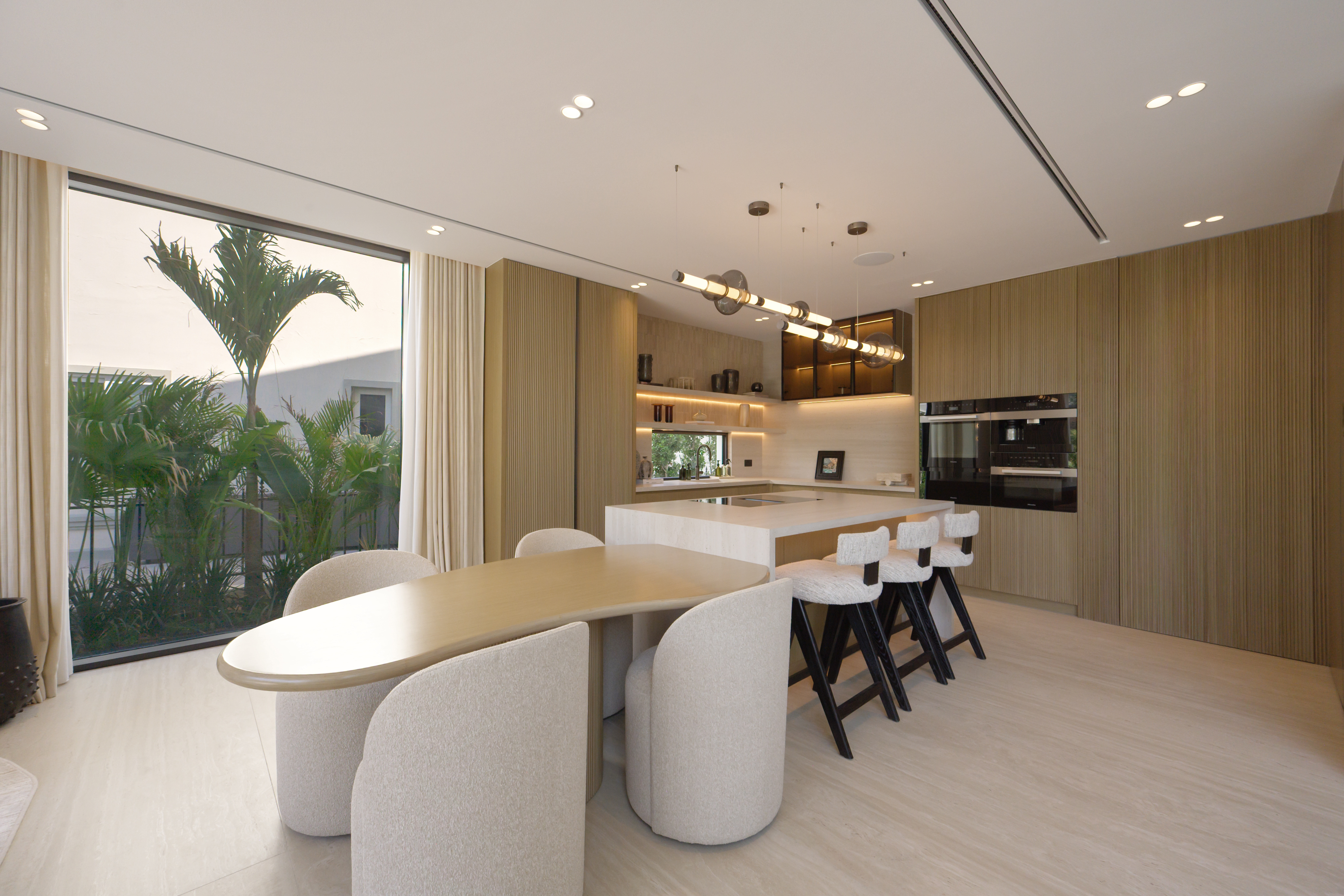 5 Bedrooms Villa in Jumeirah Islands