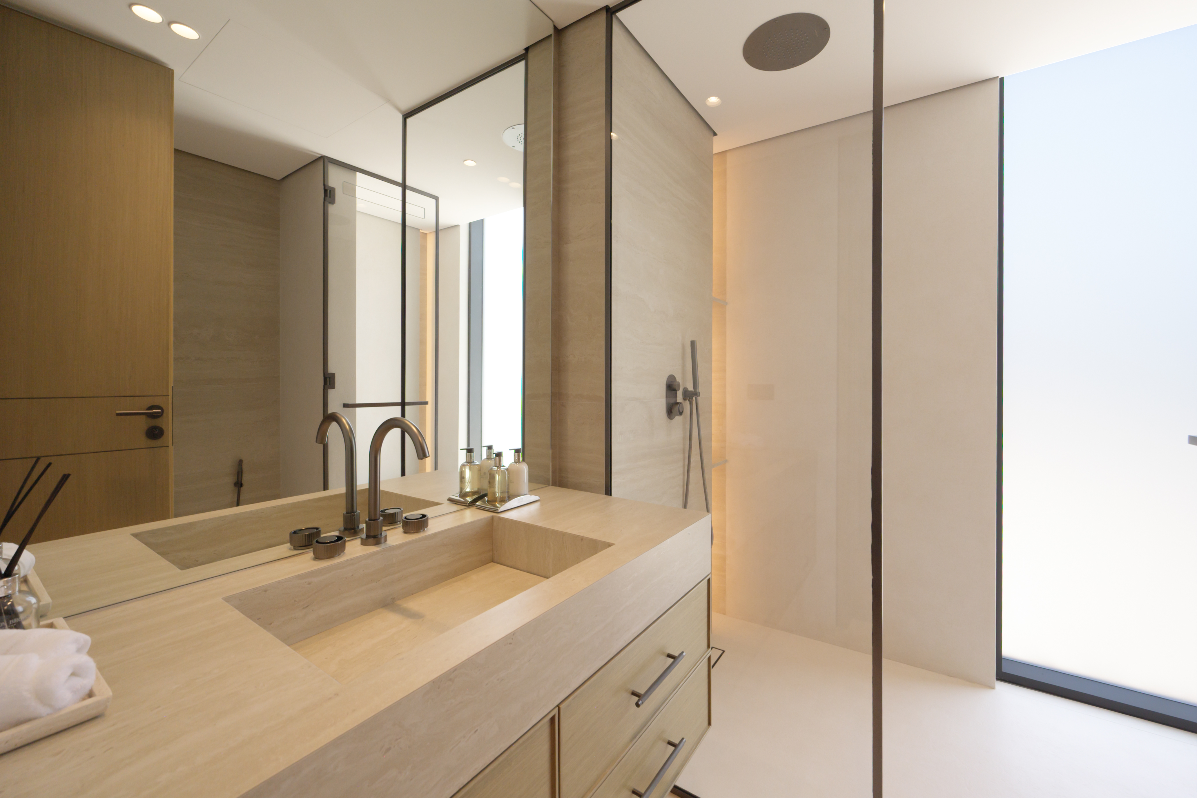 5 Bedrooms Villa in Jumeirah Islands