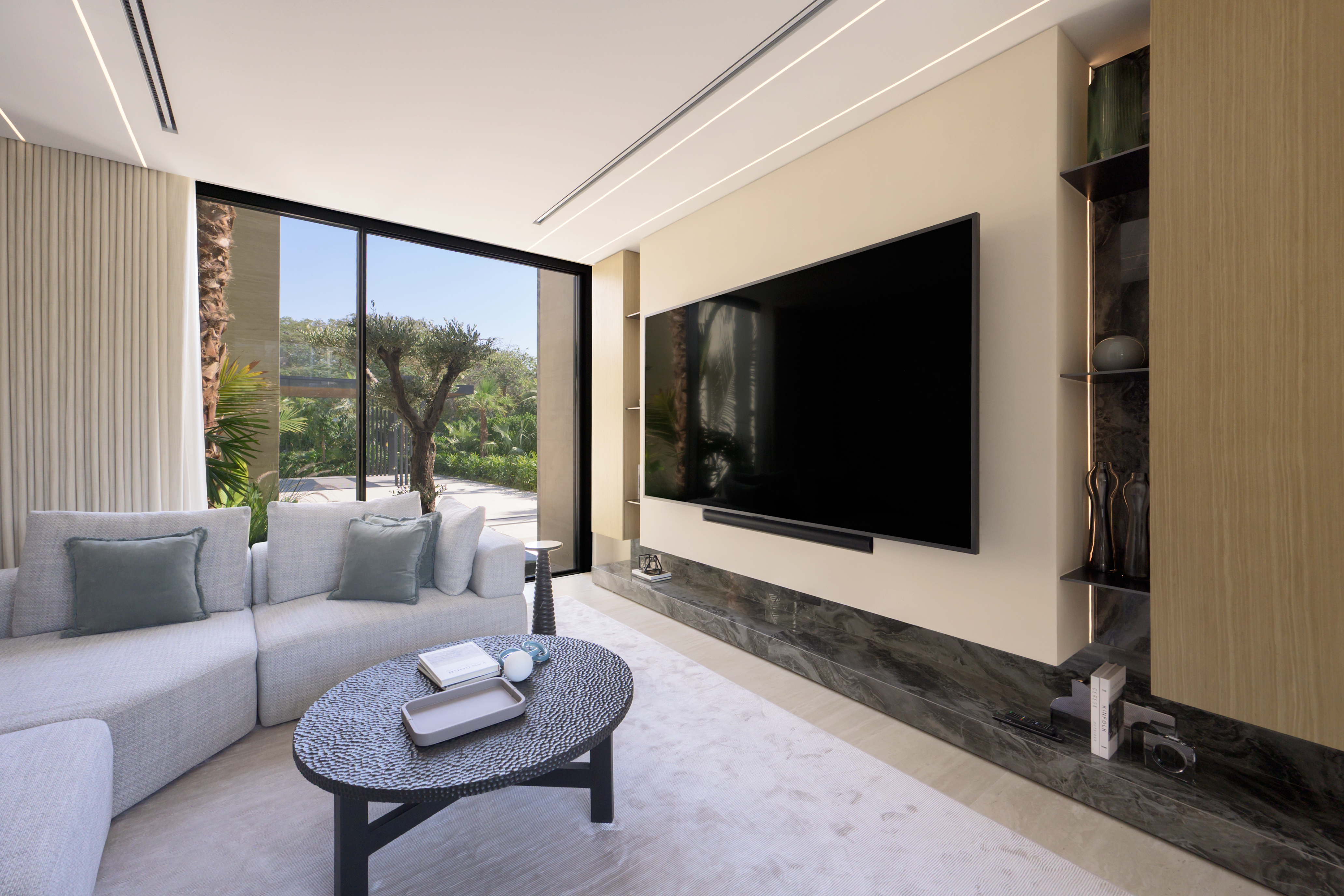 5 Bedrooms Villa in Jumeirah Islands