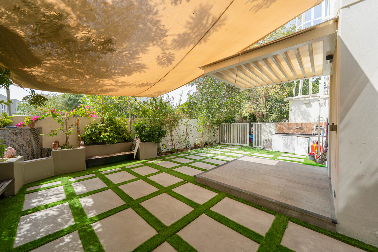 4 Bedrooms Townhouse in Arabella Townhouses 3