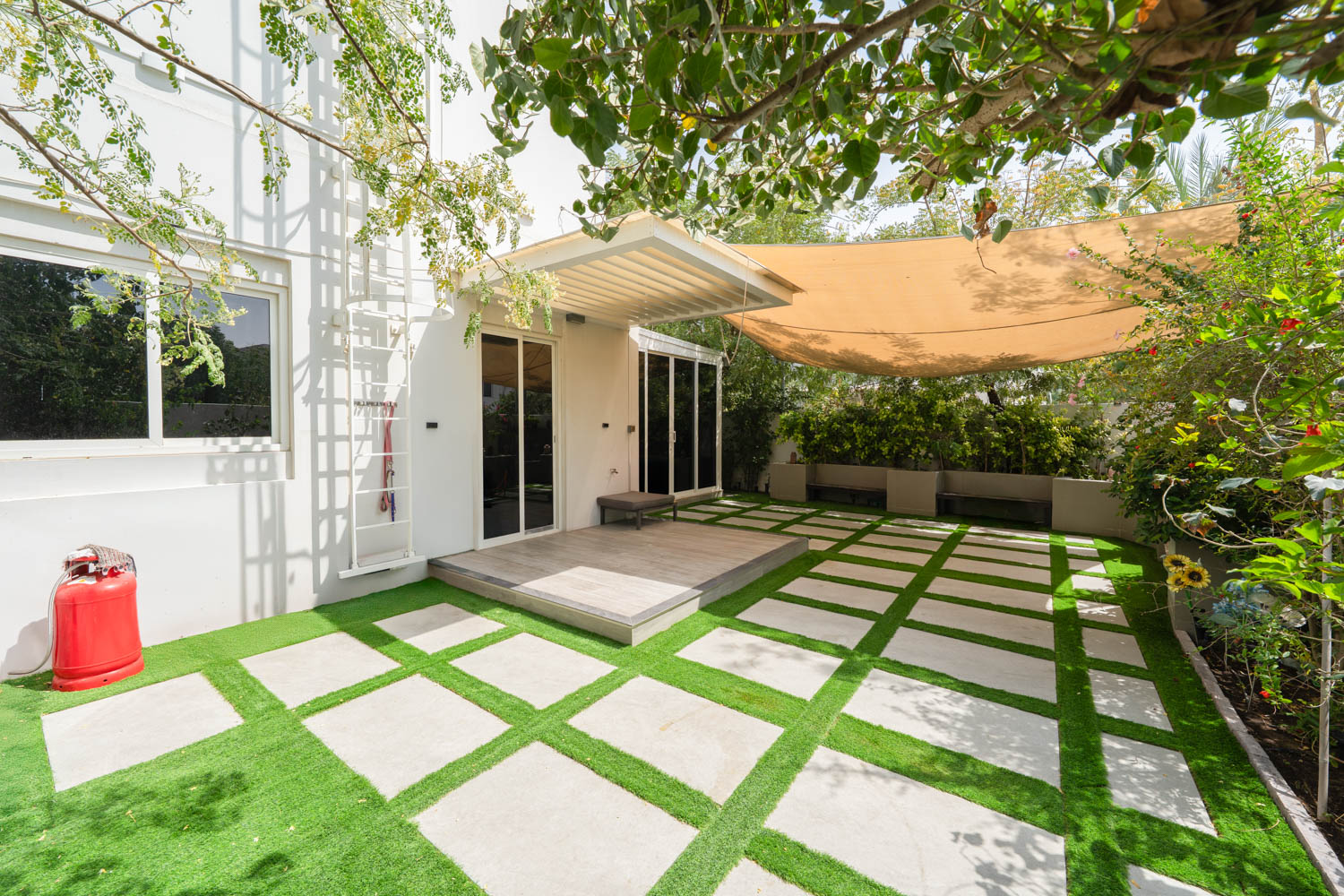 4 Bedrooms Townhouse in Arabella Townhouses 3