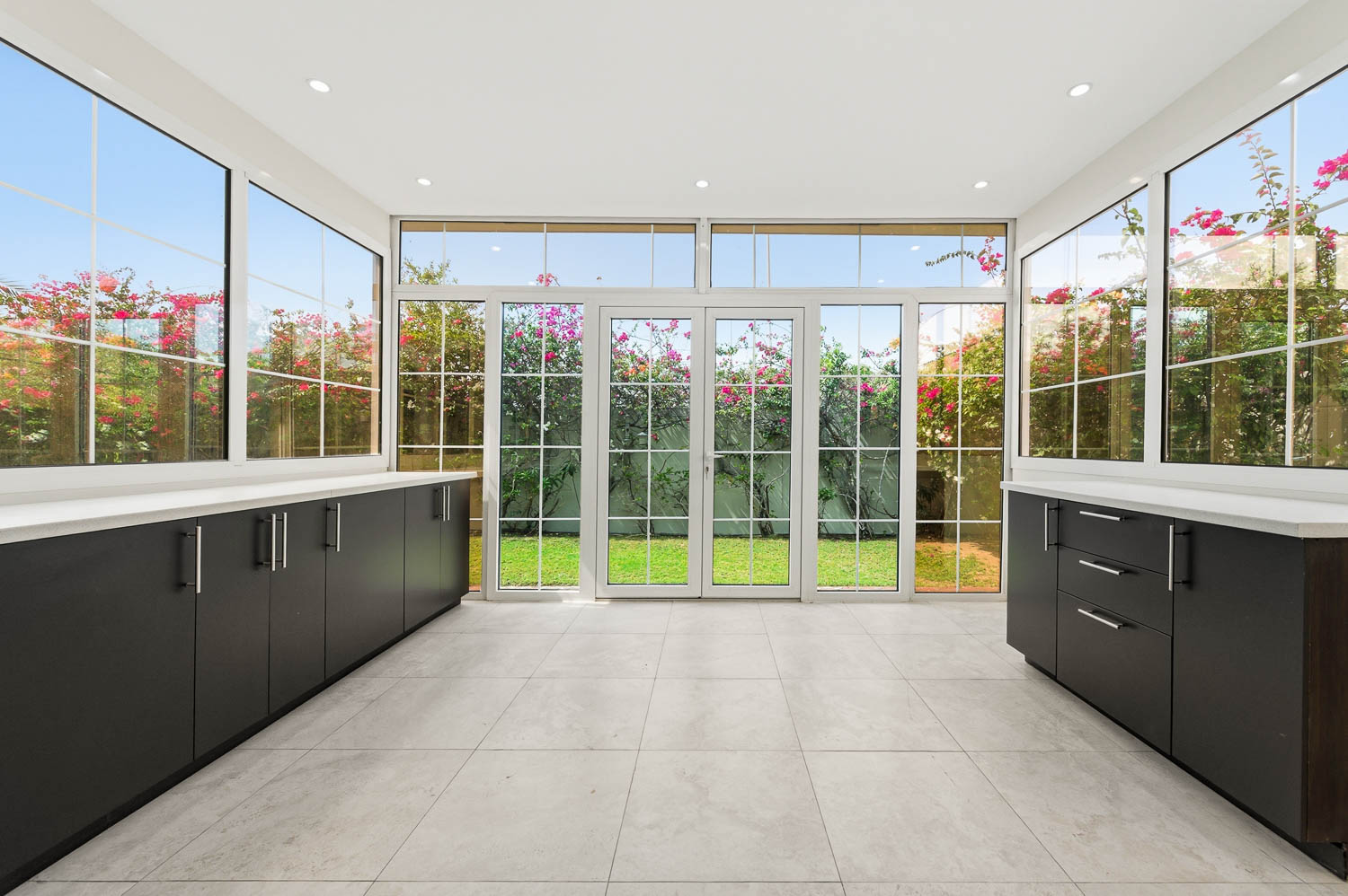 5 Bedrooms Villa in Legacy Large