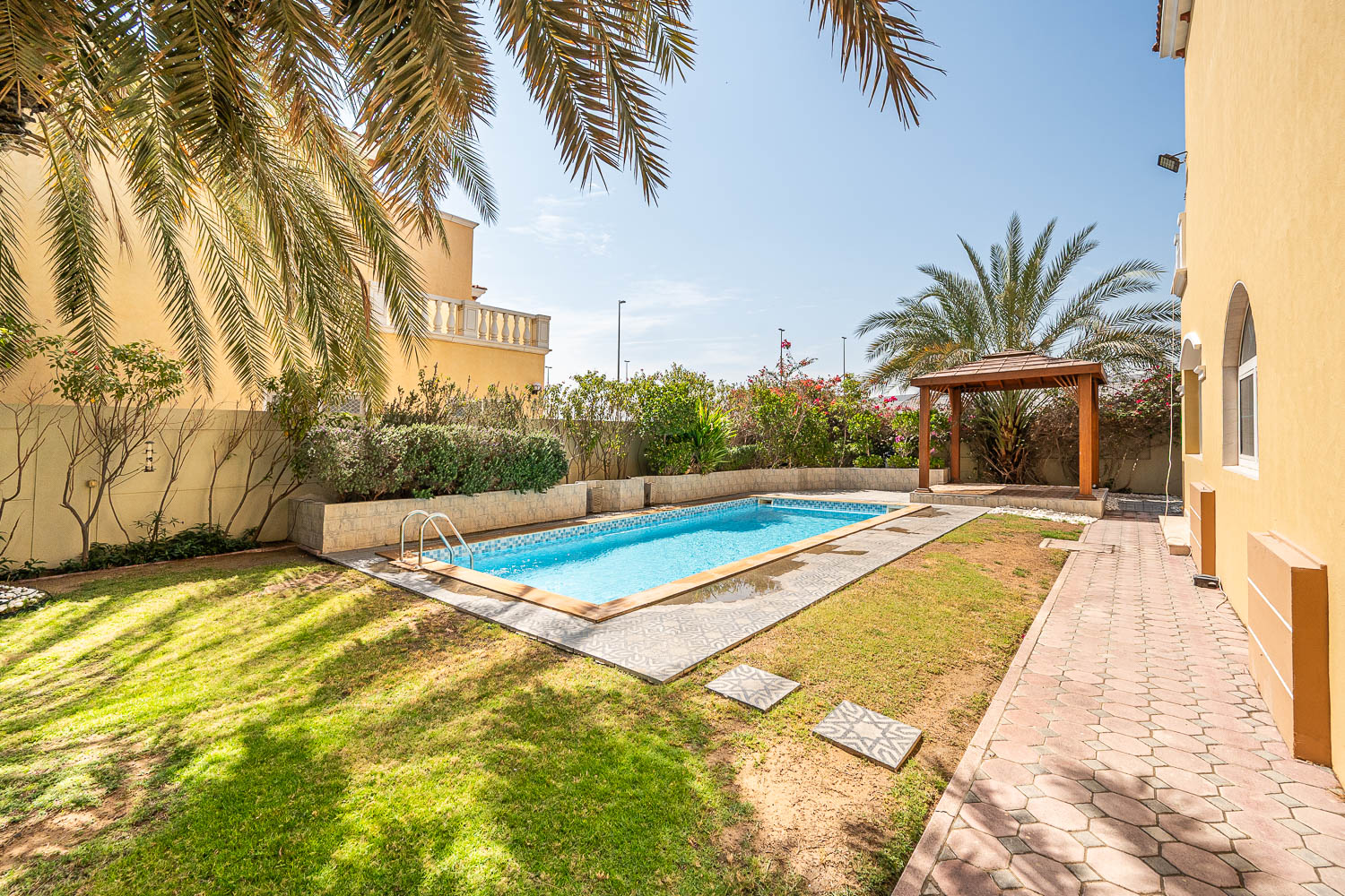 5 Bedrooms Villa in Legacy Large