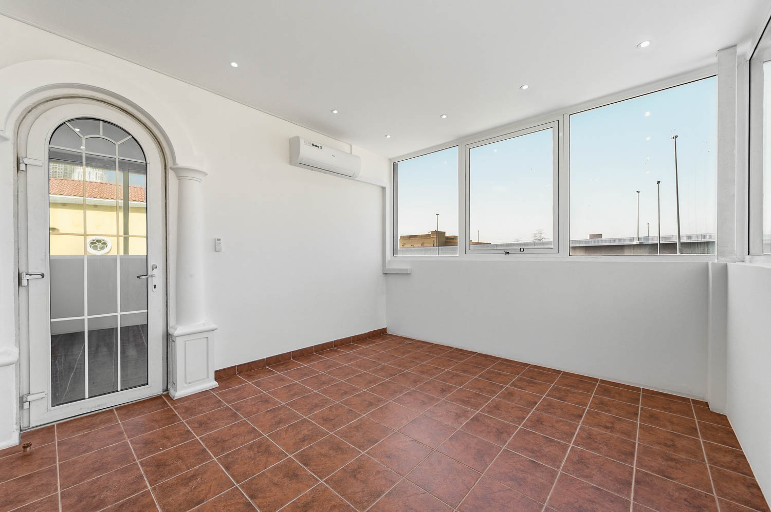 5 Bedrooms Villa in Legacy Large