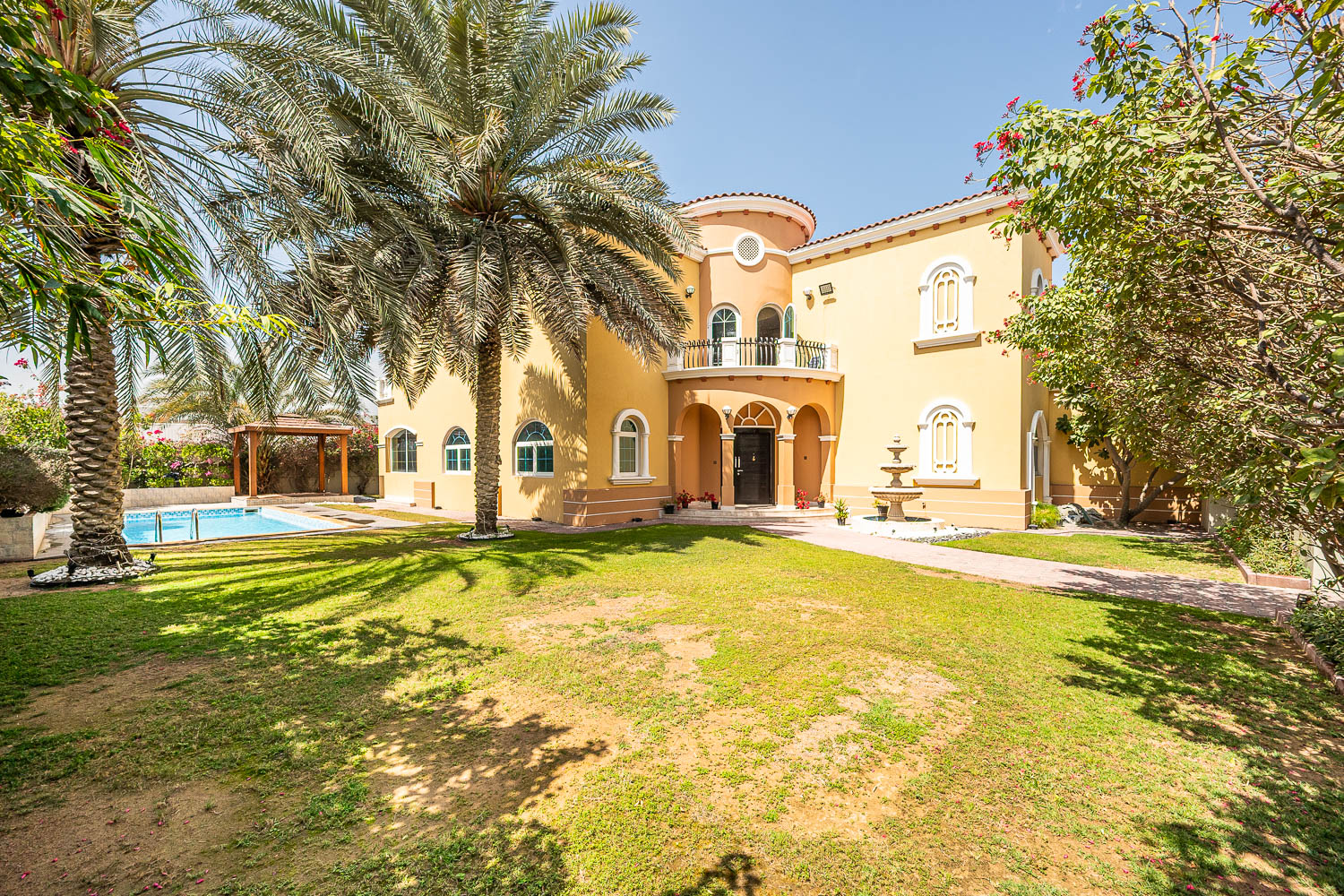 5 Bedrooms Villa in Legacy Large