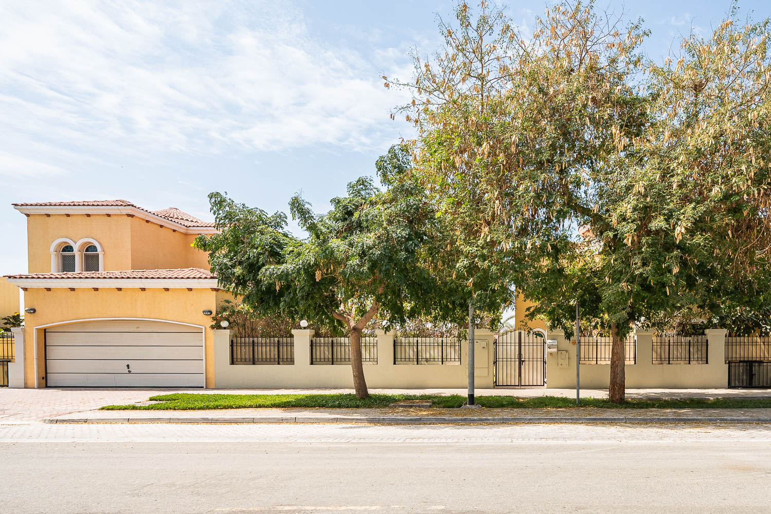 5 Bedrooms Villa in Legacy Large