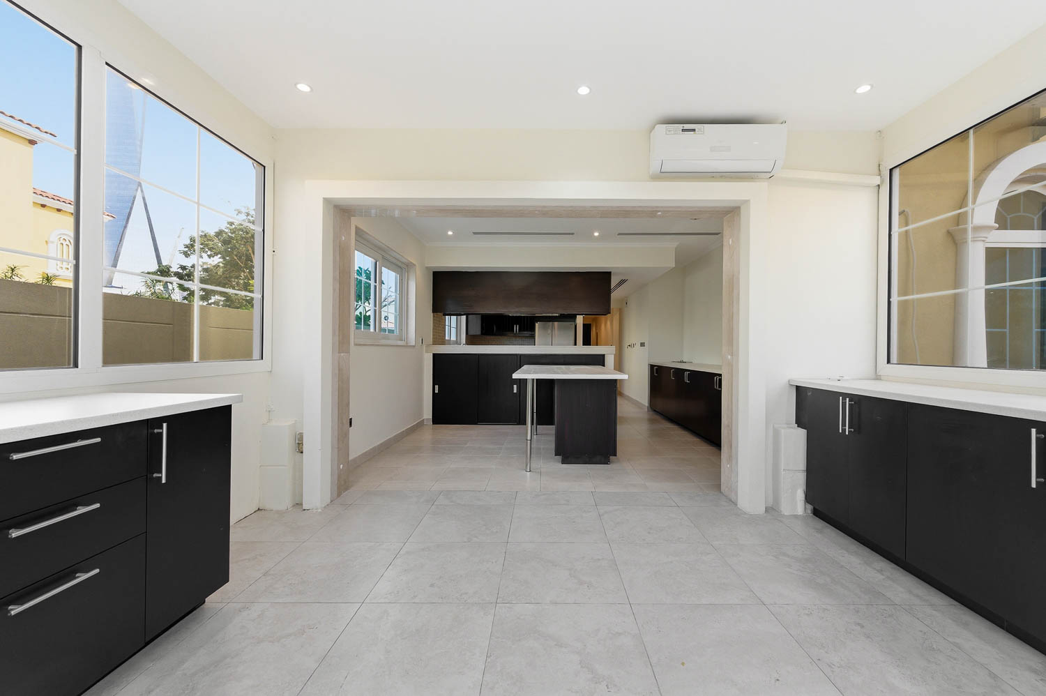 5 Bedrooms Villa in Legacy Large