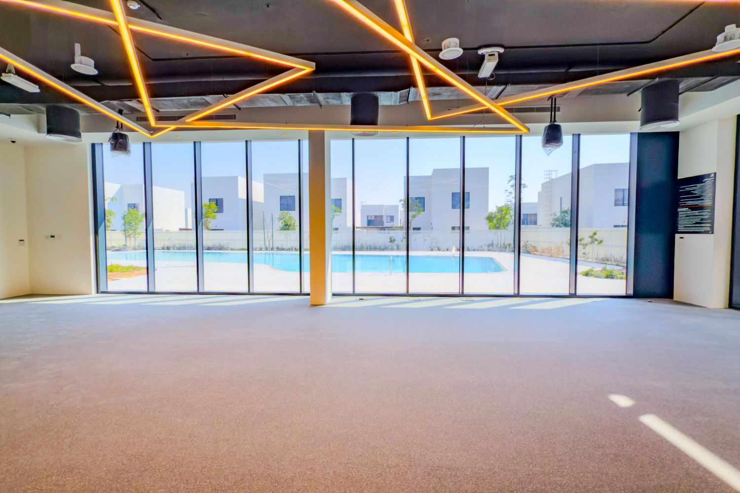 3 Bedrooms Townhouse in Noya 1