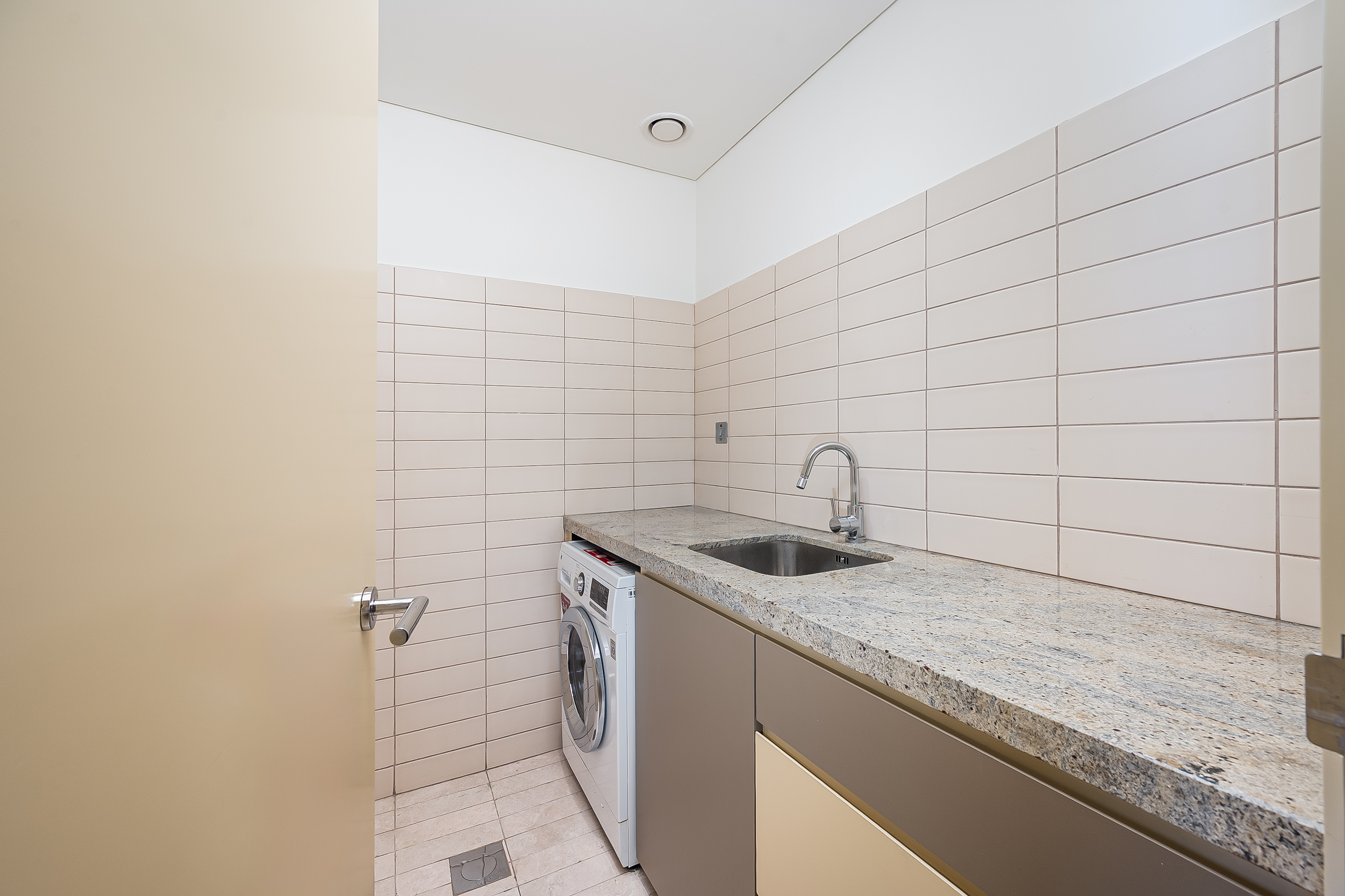 2 Bedrooms Apartment in Park Place Tower